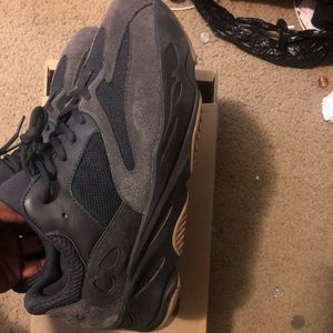 YEEZY utility black 700
